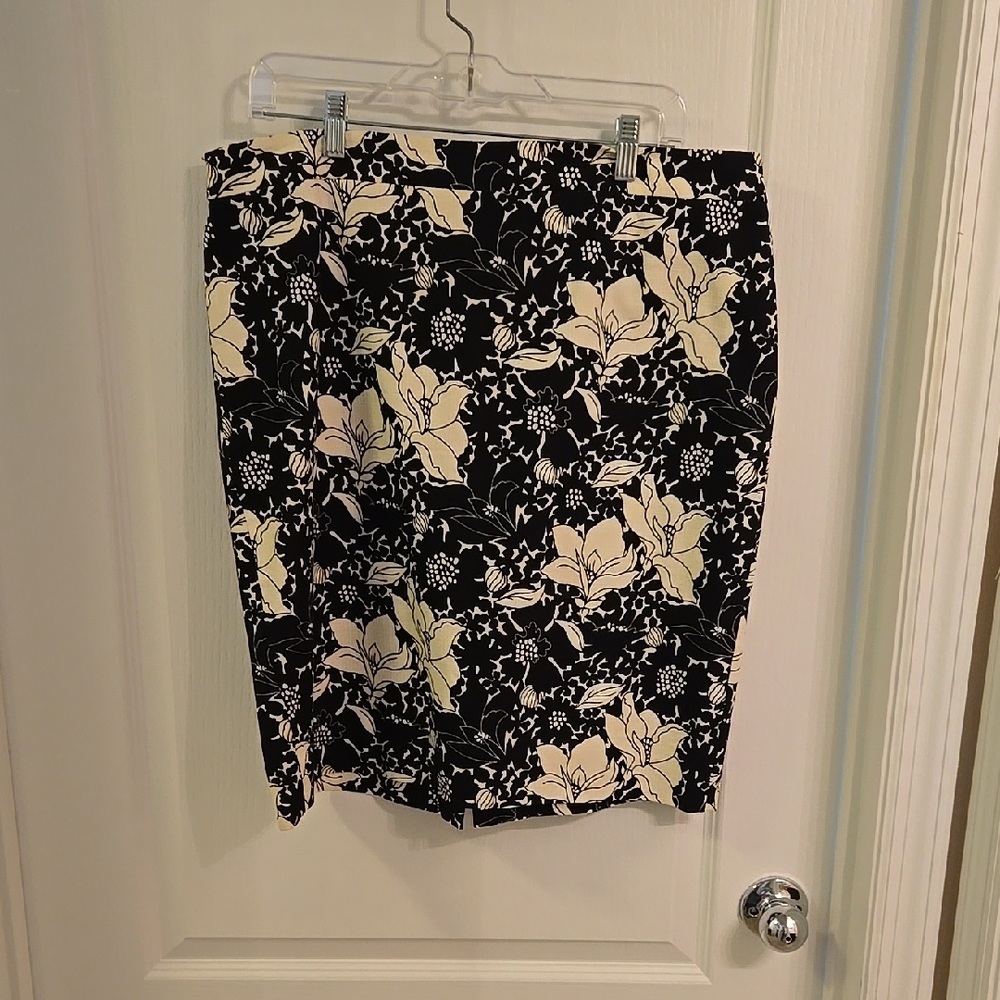 J. Crew Floral Black and Cream Skirt Size 14 EUC